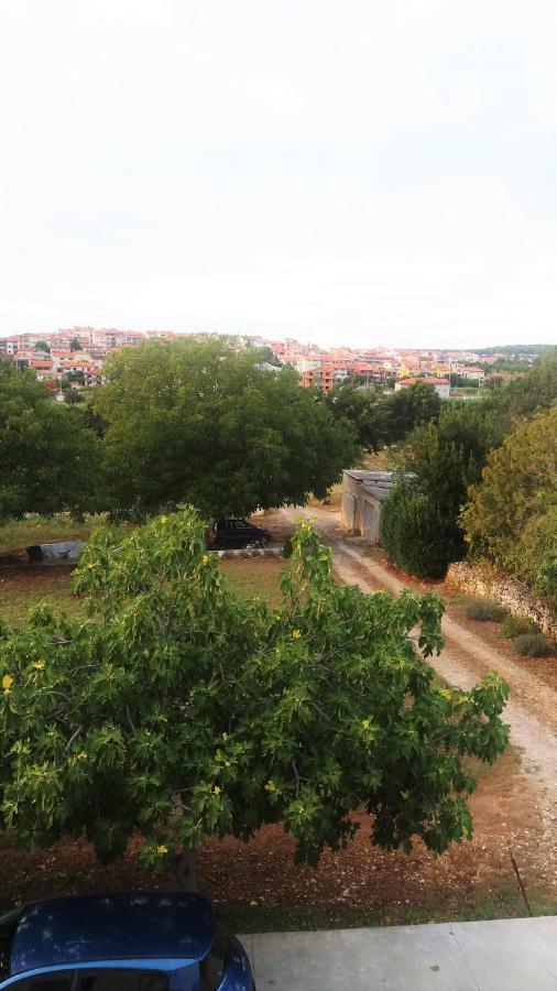 Near Centar For 2+1 At Pula, With Garden And Free Parking * Pula