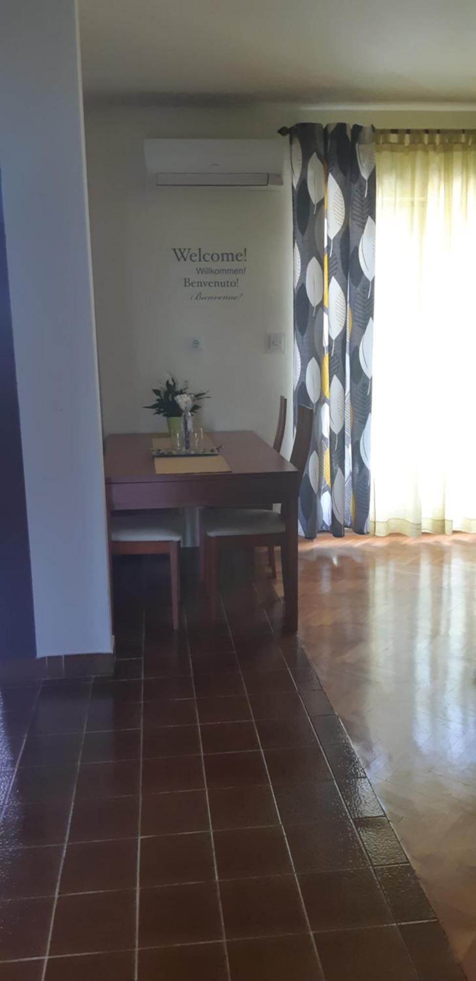 Near Centar For 2+1 At Pula, With Garden And Free Parking *