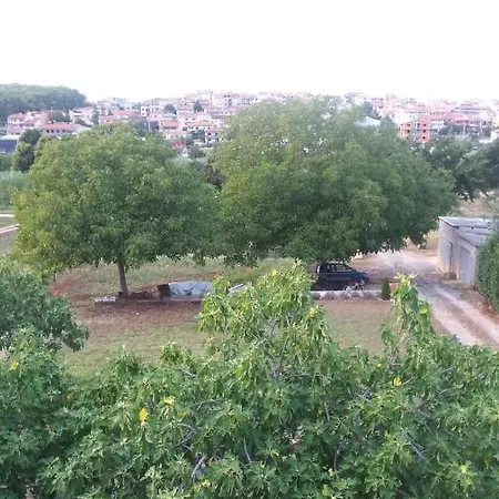 Apartment Near Centar For 2+1 At Pula, With Garden And Free Parking Exterior photo