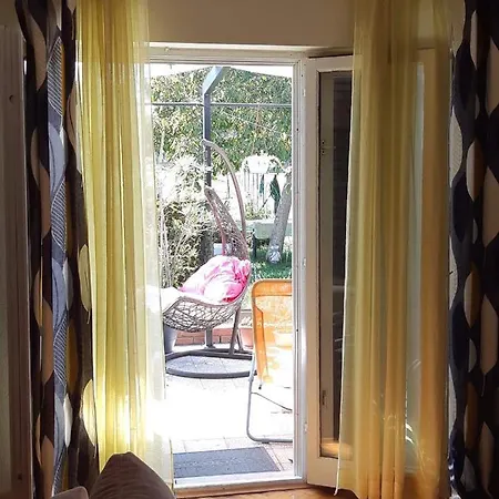 Apartment Near Centar For 2+1 At Pula, With Garden And Free Parking Exterior photo